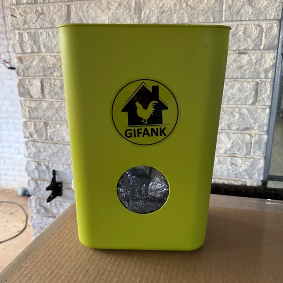 New in box. Chicken gravity Feeder. 22lb. Capacity. - Picture 3 of 3